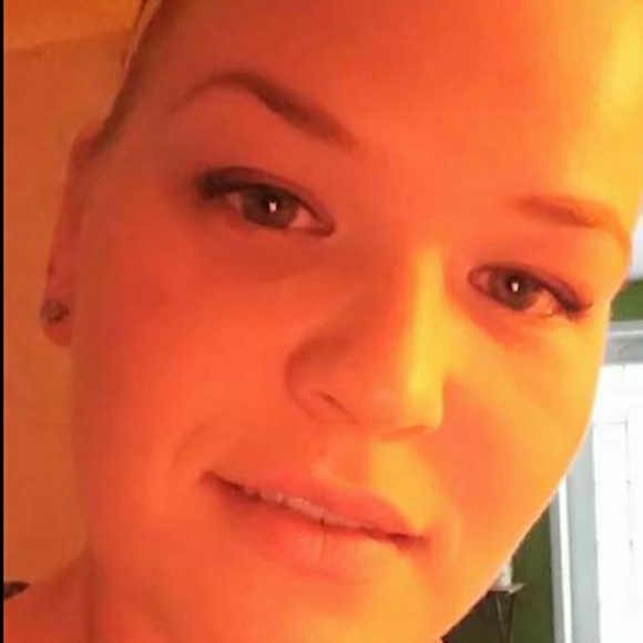 Meet your Posher, Alyssa - Picture 2 of 2